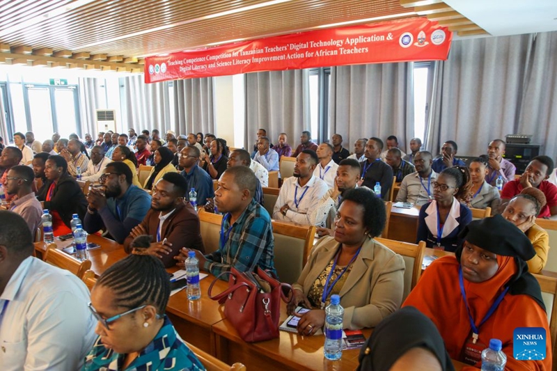 Walimu wa Tanzania wakishiriki kwenye raundi ya fainali na hafla ya utoaji wa tuzo ya mashindano ya mafunzo ya kidijitali yanayoungwa mkono na China iliyofanyika katika Chuo Kikuu cha Dar es Salaam, Tanzania, Agosti 28, 2026. (Xinhua/Emmanuel Herman)