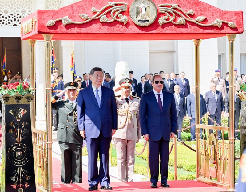 Rais wa China Xi Jinping akiwa kwenye hafla ya kumkaribisha iliyoandaliwa na Rais wa Misri Abdel Fattah El-Sisi kabla ya mazungumzo yao jijini Cairo, Misri, Septemba 2, 2026. (Xinhua/Shen Hong)