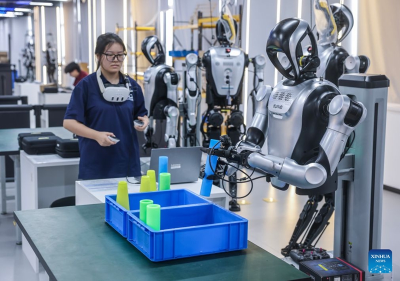 Kituo cha kuzifanyia mafunzo roboti za umbo la binadamu chafanya kazi katika Mji wa Cixi, Zhejiang, China
