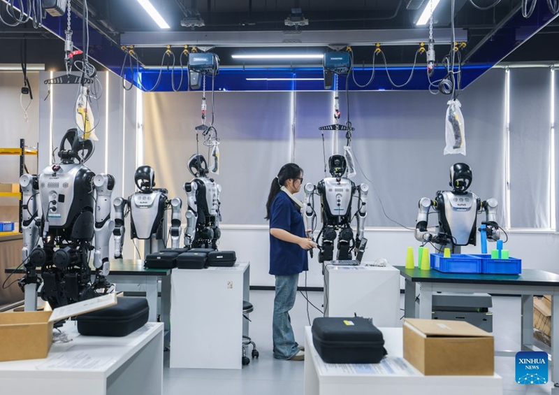 Kituo cha kuzifanyia mafunzo roboti za umbo la binadamu chafanya kazi katika Mji wa Cixi, Zhejiang, China
