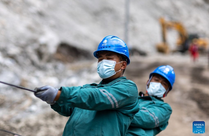 Umeme warejeshwa kwenye forodha ya mpakani iliyoathiriwa na maporomoko ya matope mkoani Xizang, China