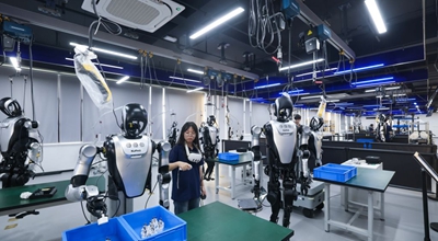 Kituo cha kuzifanyia mafunzo roboti za umbo la binadamu chafanya kazi katika Mji wa Cixi, Zhejiang, China