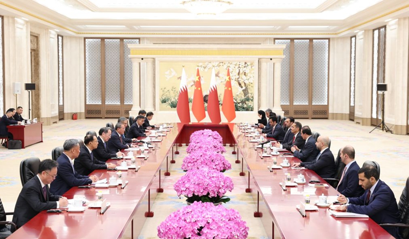 Waziri Mkuu wa China Li Qiang akikutana na Waziri Mkuu ambaye pia ni Waziri wa Mambo ya Nje wa Qatar Sheikh Mohammed bin Abdulrahman Al Thani kwenye Jumba la Mikutano ya Umma la Beijing, Septemba 7, 2026. (Xinhua/Huang Jingwen)