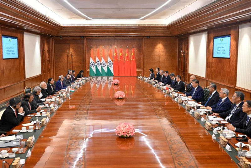 Rais wa China Xi Jinping akikutana na Waziri Mkuu wa India Narendra Modi katika wakati wa Mkutano wa 18 wa Viongozi wa BRICS mjini New Delhi, India, Septemba 12, 2026. (Xinhua/Yan Yan)