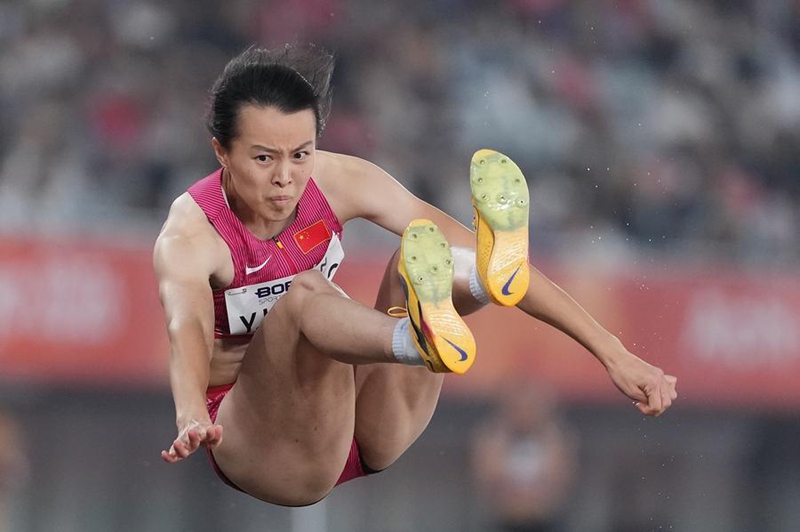 Huang Yingying wa China akishiriki kwenye fainali ya kuruka mbali kwa wanawake. (Xinhua/Luo Yuan) 