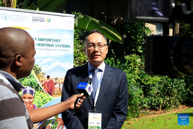 Du Lei, Konsuli katika Ubalozi wa China nchini Afrika Kusini, akizungumza kwenye mahojiano na shirika la habari la China, Xinhua, Johannesburg, Afrika Kusini, tarehe 28 Septemba 2026. (Xinhua/Chen Wei)