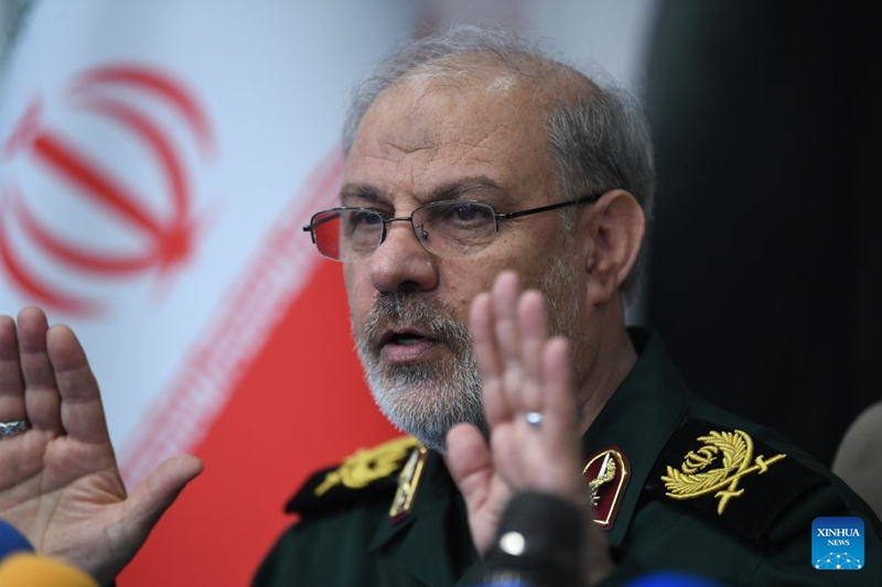 Msemaji wa Vikosi vya Walinzi wa Mapinduzi ya Kiislamu ya Iran (IRGC), Hossein Mohebbi, akizungumza kwenye mkutano na waandishi wa habari mjini Tehran, Iran, tarehe 29 Septemba 2026. (Xinhua/Shadati)