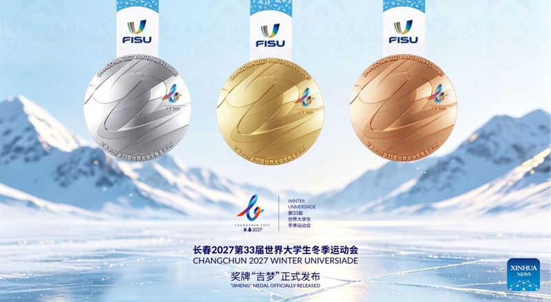 Picha iliyopigwa tarehe 7 Oktoba 2026 ikionesha muundo wa medali za Michezo ya Vyuo Vikuu Duniani ya Majira ya Baridi ya Changchun 2027 ambayo itafanyika mjini Changchun, Mkoa wa Jilin, kaskazini-mashariki mwa China, tarehe 7 Oktoba 2026. (Xinhua)