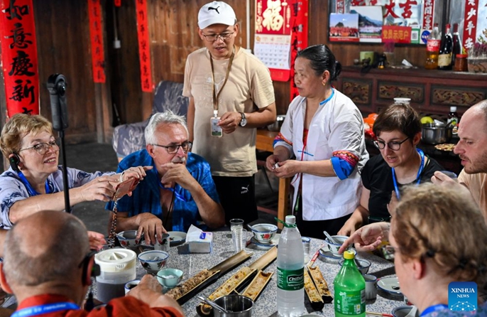 Watalii wa kigeni wamiminika Longji ili kujionea na kuyaishi maisha ya kijadi ya vijijini China