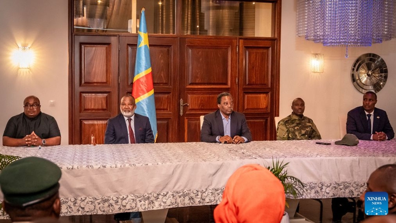 Rais wa zamani wa Jamhuri ya Kidemokrasia ya Kongo (DRC) Joseph Kabila (katikati) akihudhuria hafla ya uzinduzi wa Mstari wa Mbele kwa ajili ya Kujenga Tena Msingi wa Taifa (Front for the Re-foundation of the Nation-FRN) mjini Goma, makao makuu ya Jimbo la Kivu Kaskazini la DRC, tarehe 12 Oktoba 2026. (Str/Xinhua)