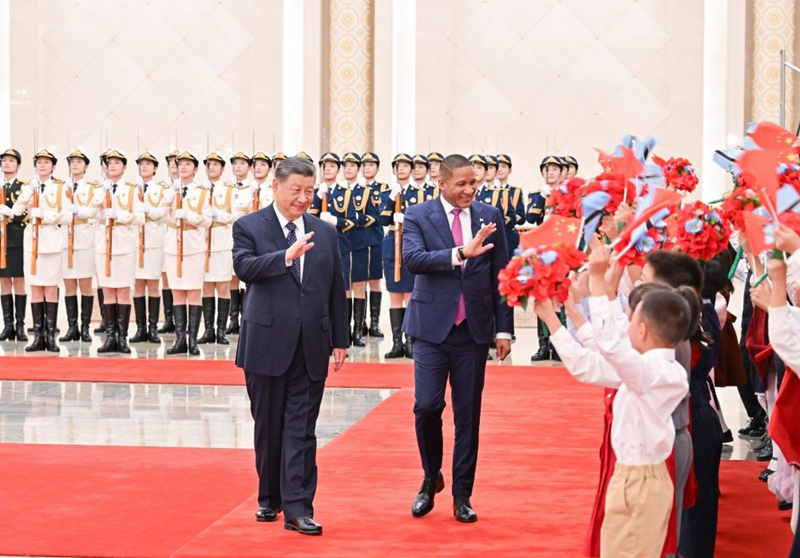 Rais wa China Xi Jinping akifanya hafla ya kumkaribisha Rais wa Botswana Duma Gideon Boko kwenye Ukumbi wa Kaskazini wa Jumba la Mikutano ya Umma la Beijing, tarehe 13 Oktoba 2026. (Xinhua/Xie Huanchi)