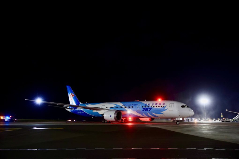 Ndege inayoendeshwa na shirika la ndege la China Southern ikiwasili katika Uwanja wa Ndege wa Kimataifa wa Addis Ababa Bole mjini Addis Ababa, mji mkuu wa Ethiopia, Oktoba 12, 2026. (Xinhua/Geng Xinning)