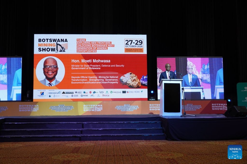Waziri wa Nchi Ofisi ya Rais anayeshughulika na Ulinzi na Usalama wa Botswana Moeti Mohwasa akizungumza kwenye ufunguzi rasmi wa Maonesho ya Madini ya Botswana, Gaborone, Botswana, Oktoba 27, 2026. (Xinhua)