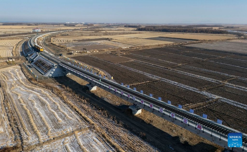 Utandazaji reli kwenye Daraja Kuu la Tongjiang mkoani Heilongjiang, China wakamilika