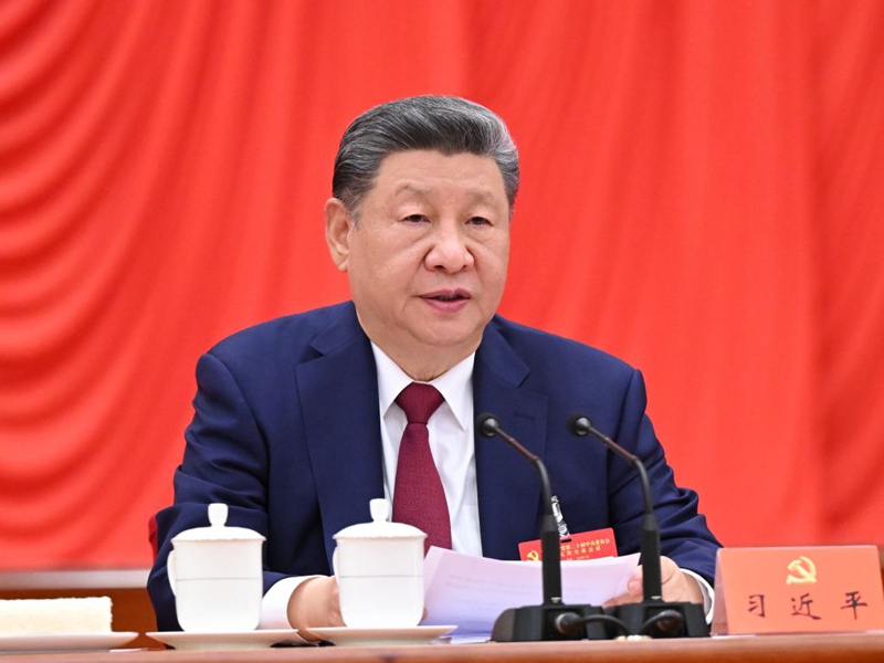 Xi Jinping, Katibu Mkuu wa Kamati Kuu ya Chama cha Kikomunisti cha China (CPC), akitoa hotuba muhimu kwenye mkutano wa tano wa wajumbe wote wa Kamati Kuu ya 20 ya CPC mjini Beijing. . (Xinhua/Xie Huanchi)